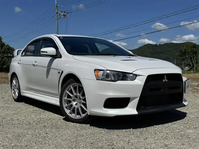 新着情報“ランサーGSRエボリューションⅩ”2015年式パール入荷しました！