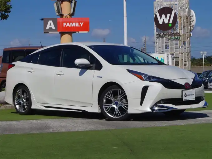 新着情報“プリウスS”2019年式ホワイトパールクリスタルシャイン入荷しました！