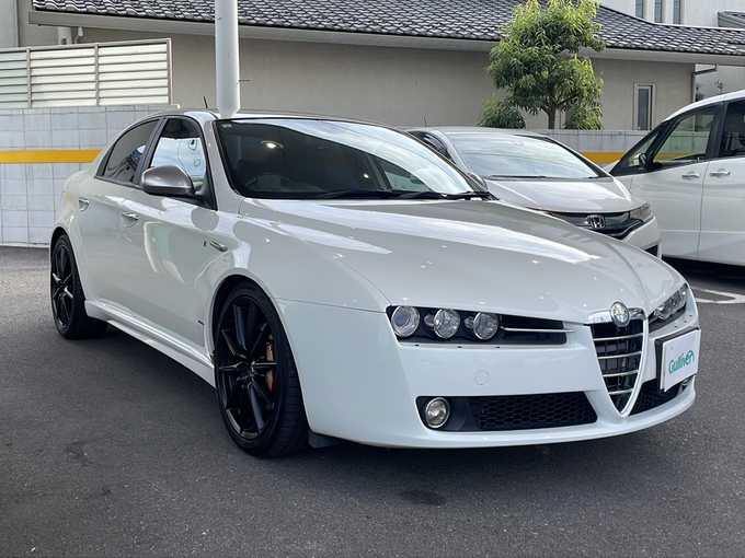 新着情報“アルファ１５９3．2 JTS Q4 Q－トロニック TI”2010年式白入荷しました！