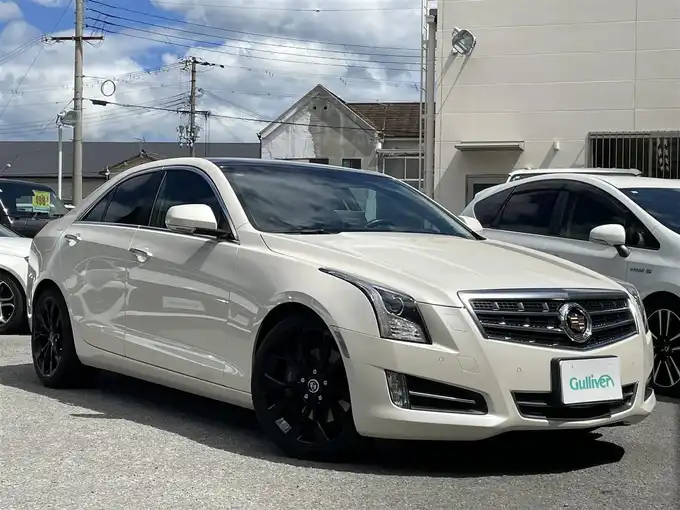 新着情報“キャデラックＡＴＳパフォーマンス”2013年式白入荷しました！