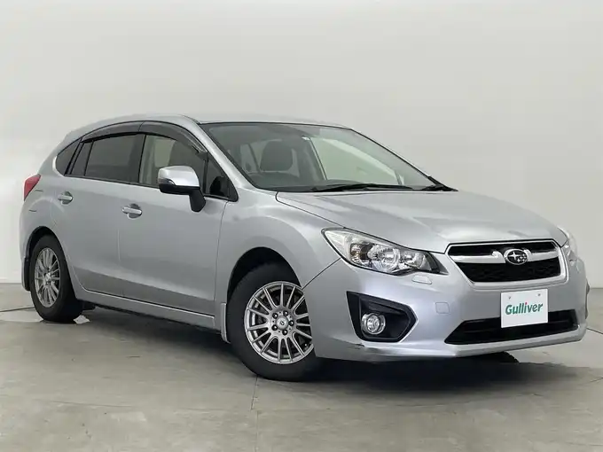 新着情報“インプレッサスポーツ2．0i”2014年式アイスシルバーメタリック入荷しました！