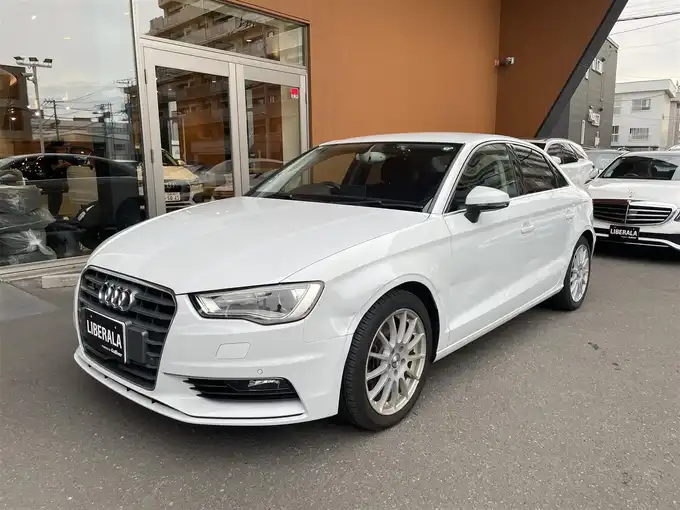 新着情報“Ａ３セダン1．8TFSIクワトロ”2015年式グレイシアホワイトメタリック入荷しました！