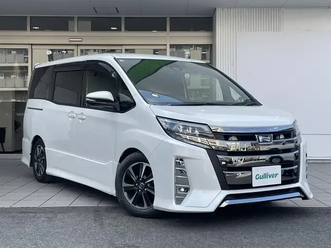 新着情報“ノアSi”2017年式ホワイトパールクリスタルシャイン入荷しました！