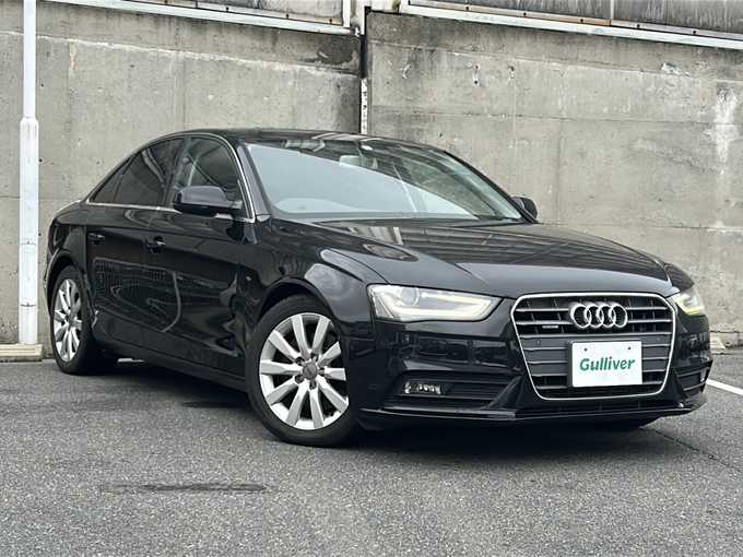 新着情報“Ａ４2．0TFSIクワトロ”2012年式ファントムブラックパールエフェクト入荷しました！