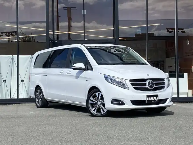 新着情報“ＶクラスV220d アバンギャルド エクストラロング”2016年式ロッククリスタルホワイト入荷しました！