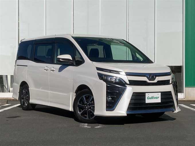 新着情報“ヴォクシーZS”2018年式ホワイトパールクリスタルシャイン入荷しました！