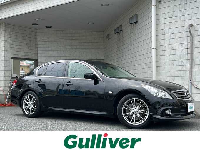 新着情報“スカイライン370GT タイプS”2013年式スーパーブラック入荷しました！