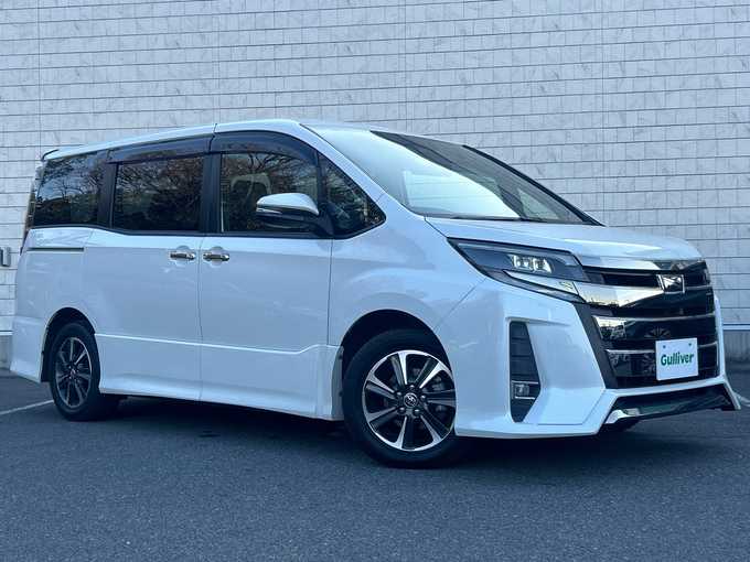 新着情報“ノアSi ダブルバイビー”2018年式ホワイトパールクリスタルシャイン入荷しました！