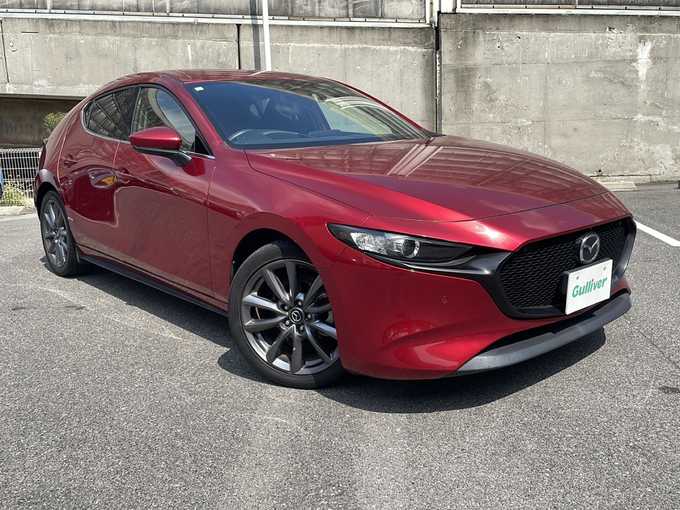 新着情報“ＭＡＺＤＡ３ファストバック15Sツーリング”2021年式ソウルレッドクリスタルM入荷しました！