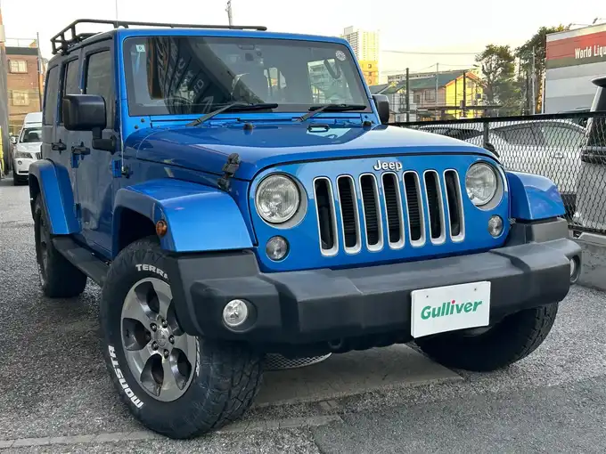 新着情報“ジープ・ラングラーアンリミテッドサハラ”2016年式青入荷しました！