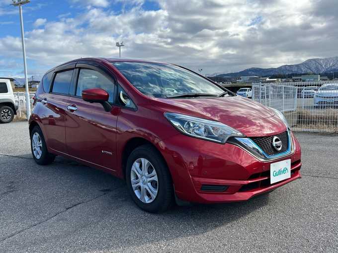 新着情報“ノートe－パワー X”2018年式ガーネットレッド入荷しました！