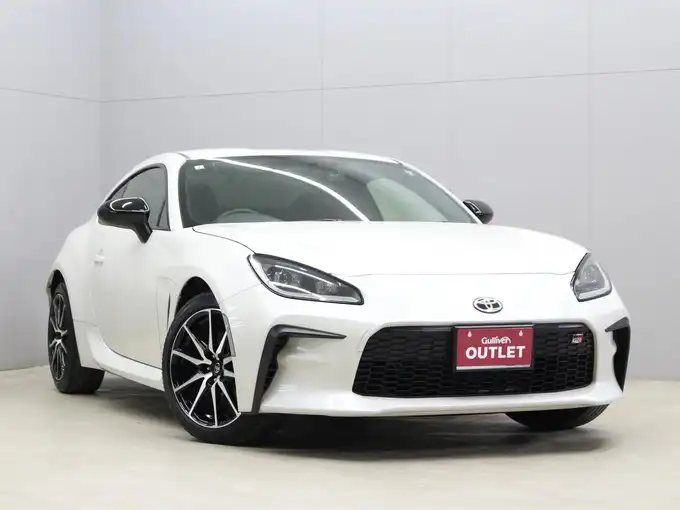 新着情報“ＧＲ８６RZ”2023年式クリスタルホワイトパール入荷しました！