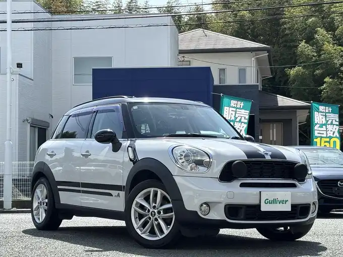 新着情報“ＭＩＮＩクーパーS クロスオーバー オール4”2014年式ライトホワイト入荷しました！