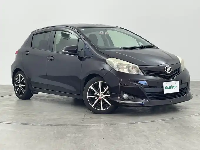 新着情報“ヴィッツF シエル”2013年式ボルドーマイカメタリック入荷しました！