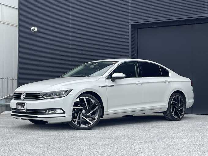 新着情報“パサートTSIコンフォートライン”2015年式白入荷しました！