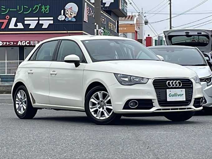 新着情報“Ａ１スポーツバック1．4TFSI”2012年式アマルフィホワイト入荷しました！