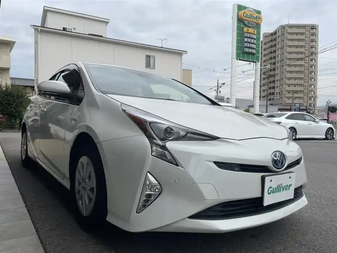 新着情報“プリウスSセーフティプラス”2018年式ホワイトパールクリスタルシャイン入荷しました！