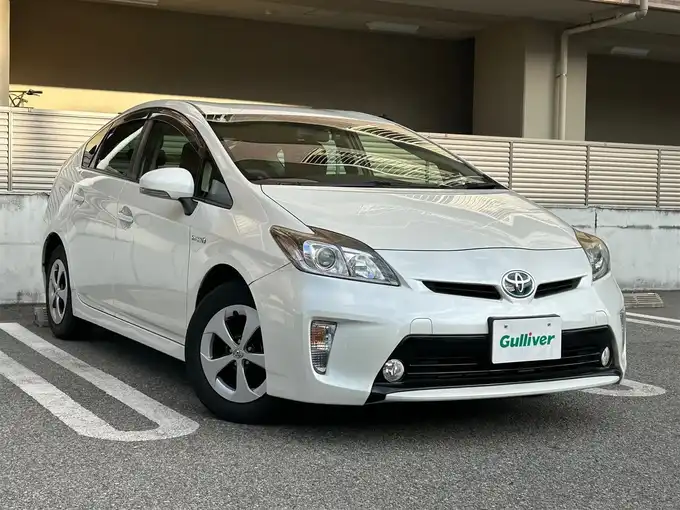 新着情報“プリウスS”2015年式ホワイトパールクリスタルシャイン入荷しました！