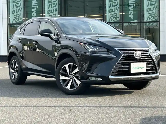 新着情報“ＮＸNX300h バージョンL”2019年式グラファイトブラックガラスフレーク入荷しました！