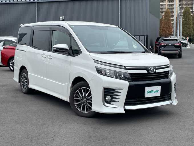 新着情報“ヴォクシーZS”2015年式ホワイトパールクリスタルシャイン入荷しました！