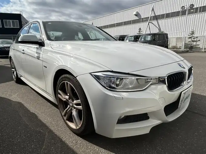 新着情報“３シリーズ320i xDrive スポーツ”2013年式アルピンホワイトⅢ入荷しました！