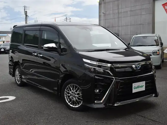 新着情報“ヴォクシーハイブリッドZS 煌Ⅲ”2021年式イナズマスパーキングブラックガラスフレーク入荷しました！