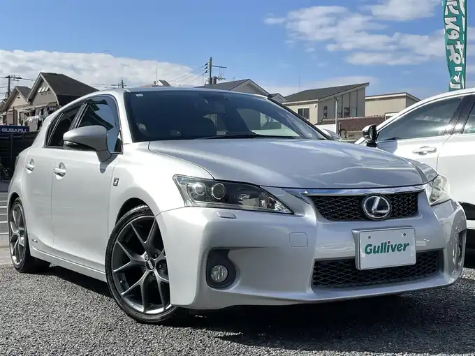 新着情報“ＣＴCT200h Fスポーツ”2012年式プラチナムシルバーメタリック入荷しました！