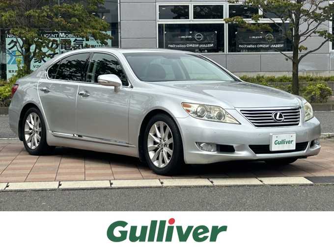 新着情報“ＬＳLS460 バージョンC”2011年式プレミアムシルバーM入荷しました！