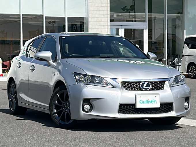 新着情報“ＣＴCT200h Fスポーツ”2011年式シルバーマイカメタリック入荷しました！