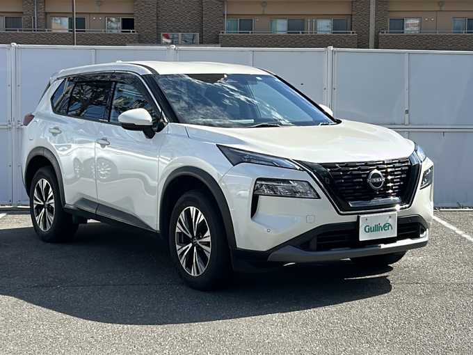 新着情報“エクストレイルX e－4ORCE”2022年式ブリリアントホワイトパール入荷しました！