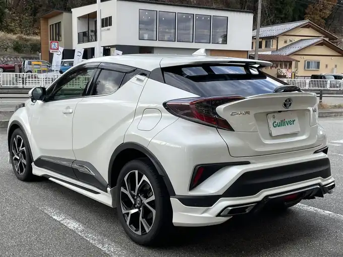 新着情報“C－HRG”2017年式ホワイトパールクリスタルシャイン入荷