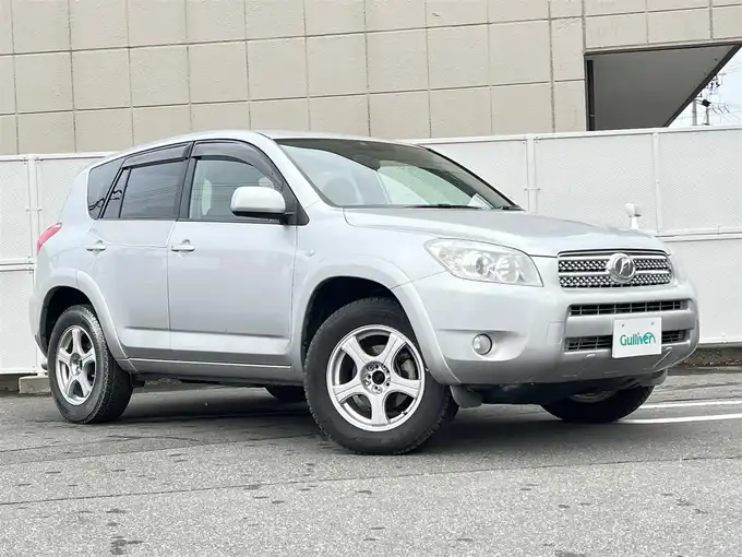 新着情報“ＲＡＶ４スポーツ”2005年式シルバー入荷しました！