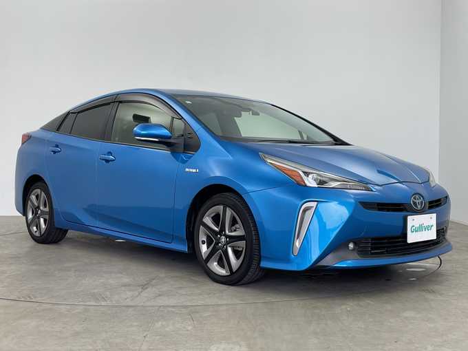 新着情報“プリウスSツーリングセレクション”2019年式青入荷しました！