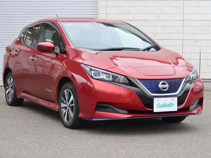 新着情報“リーフe+ X”2019年式ラディアントレッド入荷しました！