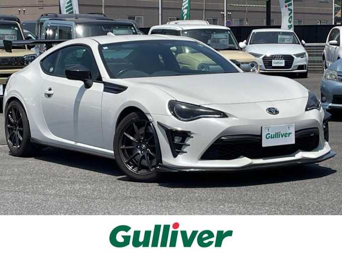 新着情報“８６GR”2018年式クリスタルホワイトパール入荷しました！