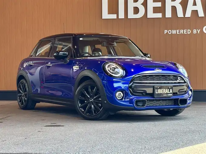 新着情報“ＭＩＮＩクーパーS エッセンシャル・トリム”2021年式青Ⅱ入荷しました！