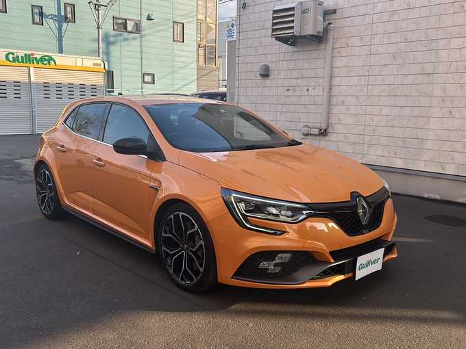 新着情報“メガーヌルノー スポール”2019年式オレンジ入荷しました！