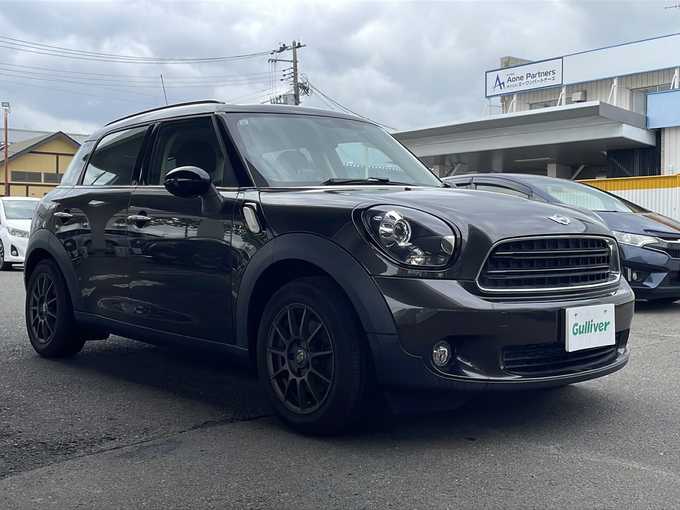 新着情報“ＭＩＮＩクーパーD クロスオーバー”2015年式ミッドナイトグレー入荷しました！