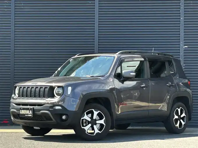 新着情報“ジープ・レネゲードトレイルホーク”2021年式グレー入荷しました！