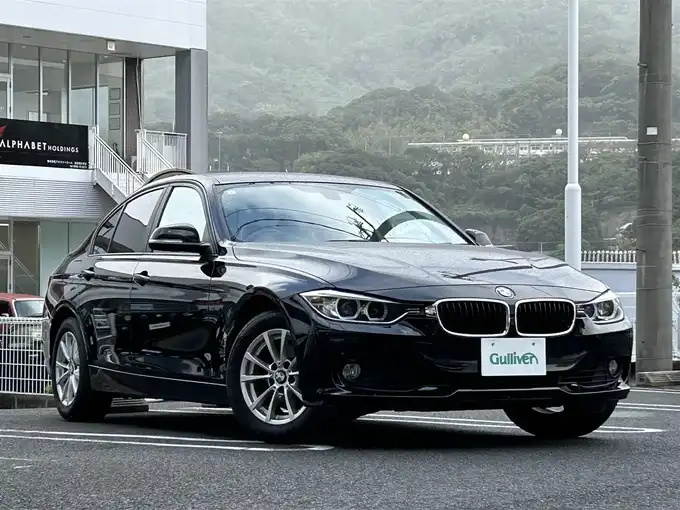 新着情報“３シリーズ320i”2014年式サファイアブラックP入荷しました！