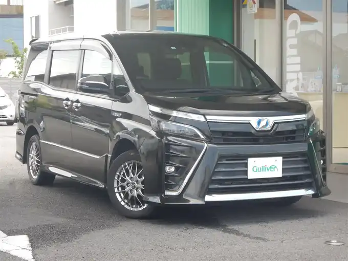 新着情報“ヴォクシーハイブリッドZS 煌”2018年式黒入荷しました！