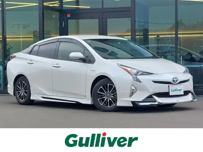 新着情報“プリウスS”2016年式ホワイトパールクリスタルシャイン入荷