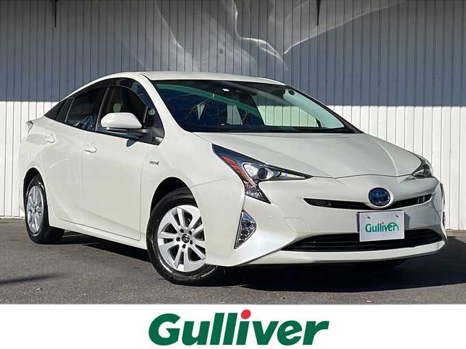 新着情報“プリウスSセーフティプラス”2018年式ホワイトパールクリスタルシャイン入荷しました！