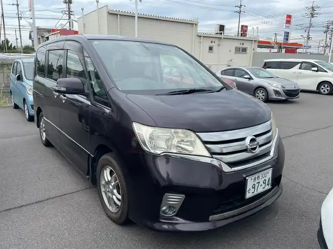新着情報“セレナハイウェイスター Jパッケージ”2011年式オーロラモーヴ入荷しました！
