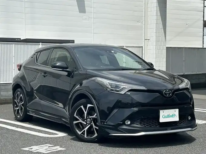 新着情報“Ｃ－ＨＲG－T”2018年式ブラックマイカ入荷しました！