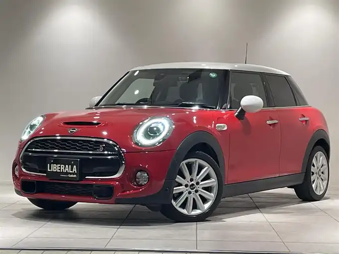 新着情報“ＭＩＮＩクーパーS”2018年式チリ・レッド入荷しました！
