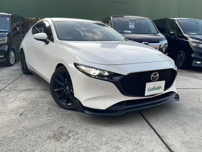 新着情報“ＭＡＺＤＡ３ファストバック20Sプロアクティブ ツーリングセレクション”2023年式スノーフレイクホワイトパールマイカ入荷しました！