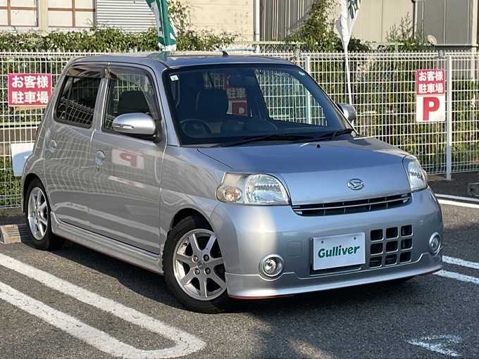 新着情報“エッセカスタム”2011年式ブライトシルバーメタリック入荷しました！