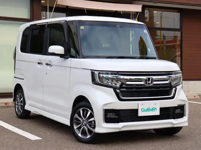 新着情報“Ｎ－ＢＯＸカスタムL”2023年式プラチナホワイトパール入荷しました！
