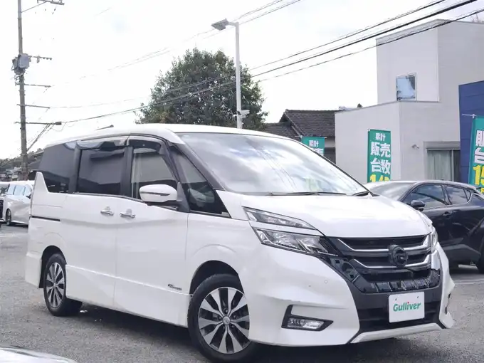 新着情報“セレナハイウェイスター”2017年式ブリリアントホワイトパール入荷しました！